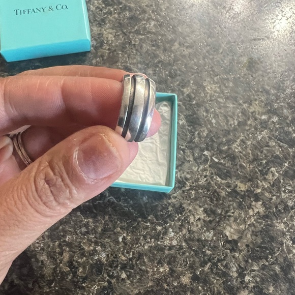 Tiffany & Co. ring - Picture 5 of 8